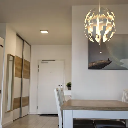 New 1 Bdr, W/private Parking דירה